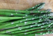 如何挑选新鲜美味的芦笋？（挑选技巧、外观、气味、触感、口感、保存方法等）