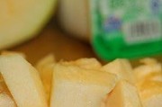 哈密瓜削皮省事攻略（快速去皮切块，让你尽情享受甜蜜夏日）