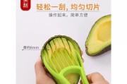 如何简单剥皮火龙果（易学技巧让您的火龙果剥皮更加高效）