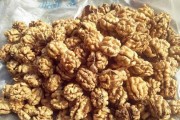快速轻松剥开山核桃的方法（教你用最简单的方式剥开山核桃，轻松享用美味果仁）