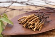 虫草根茎可食用吗？一探真相（虫草根茎的营养价值及食用方式）