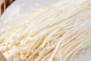 掌握金针菇生长环境，从容种植赚取丰厚利润（金针菇特点和适宜生长条件一览，助你轻松开启种植之路）